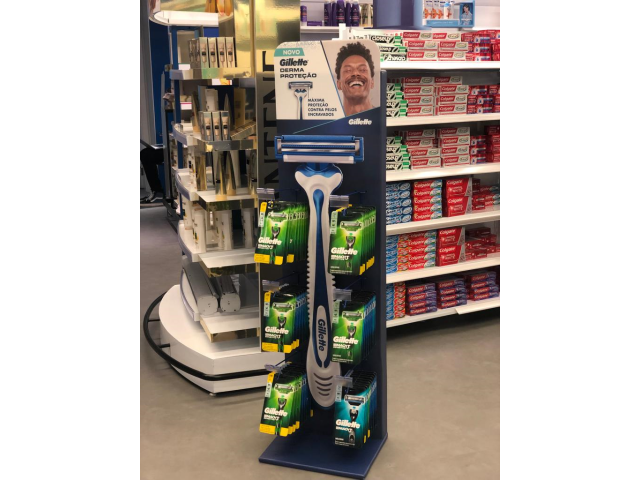 TOTEM GILLETTE SHAVER BRAZIL.png